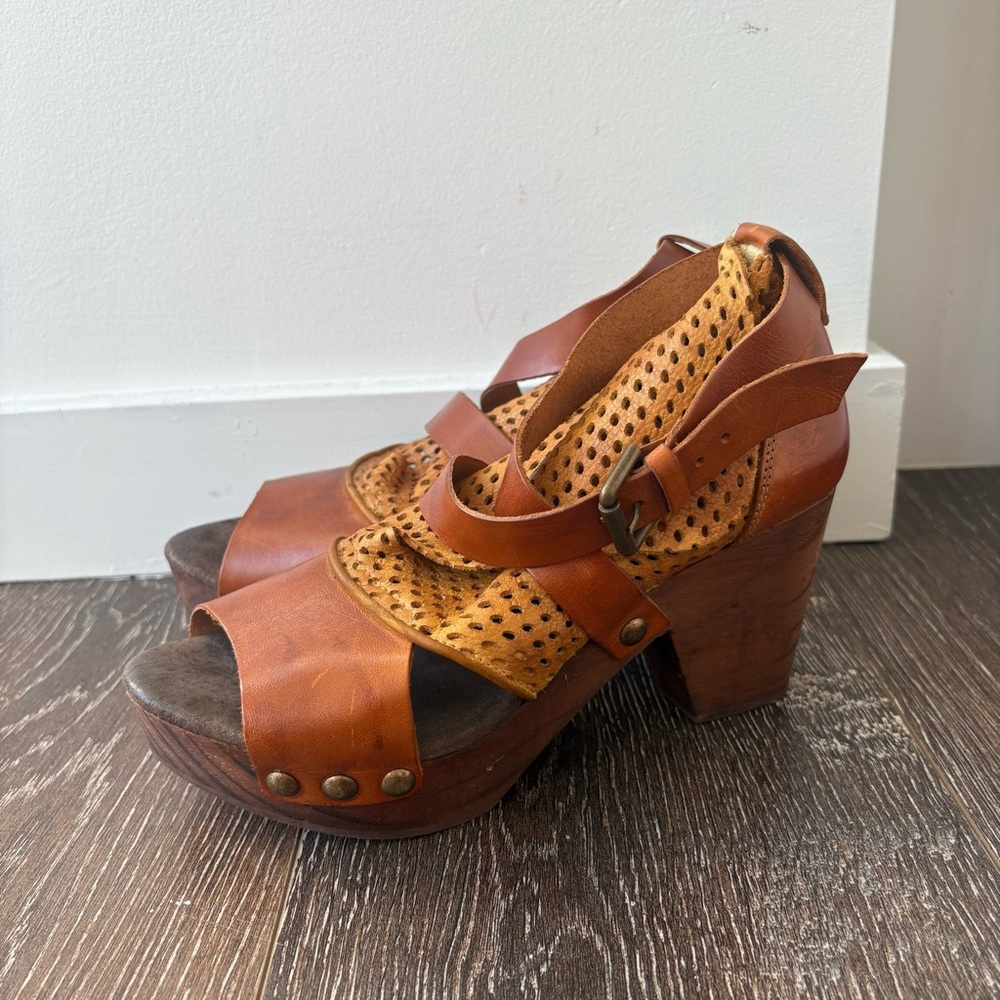 Free People Brown Leather Platform Wooden Sandals Size 36 (6)